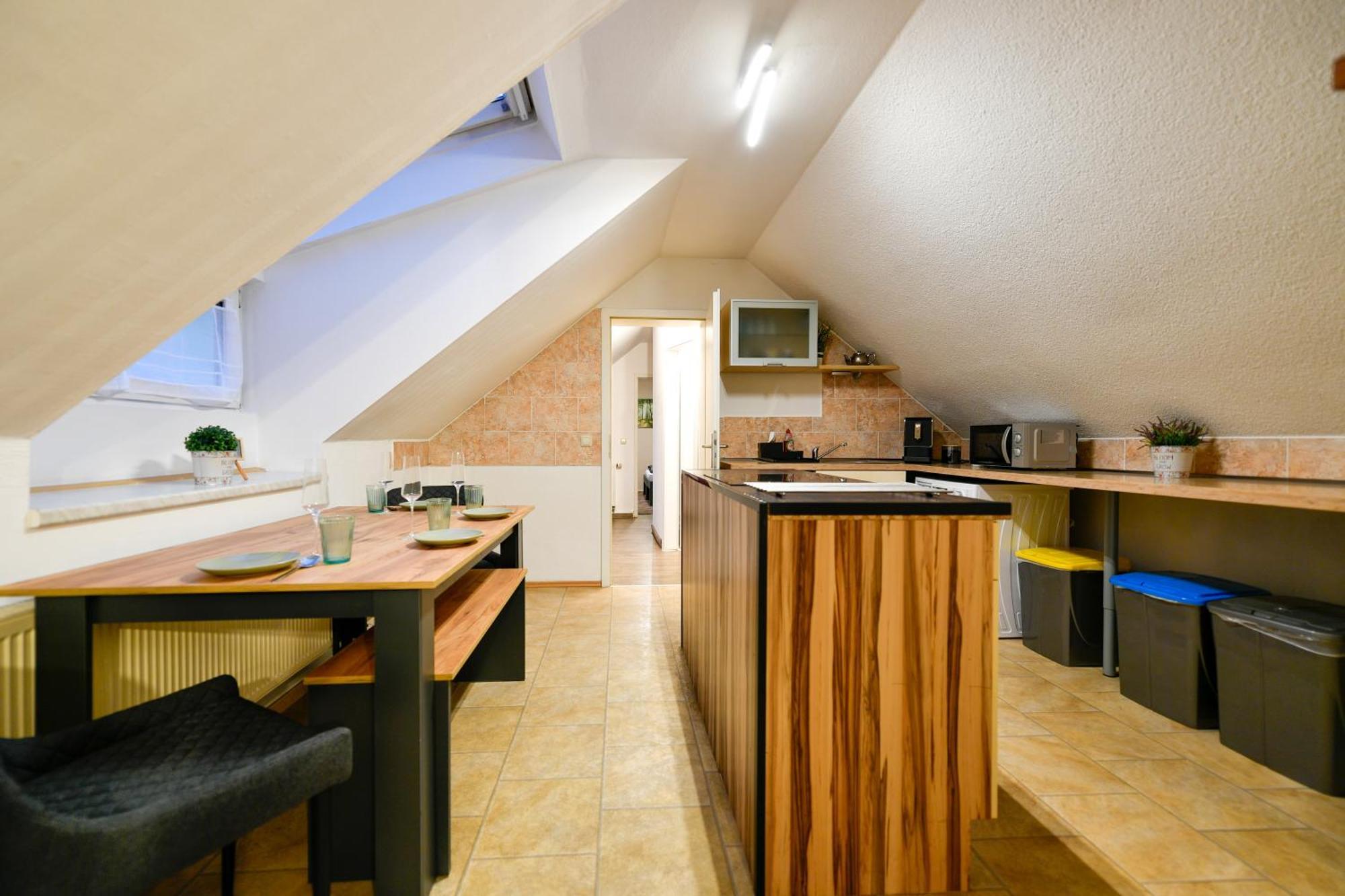 Grosses Spree Apartment, 3 Schlafzimmer Bis 10 Personen, 4X Kfz Parkplatz, Terrasse, Waschtrockner, Wlan, Netflix Cottbus Exterior foto